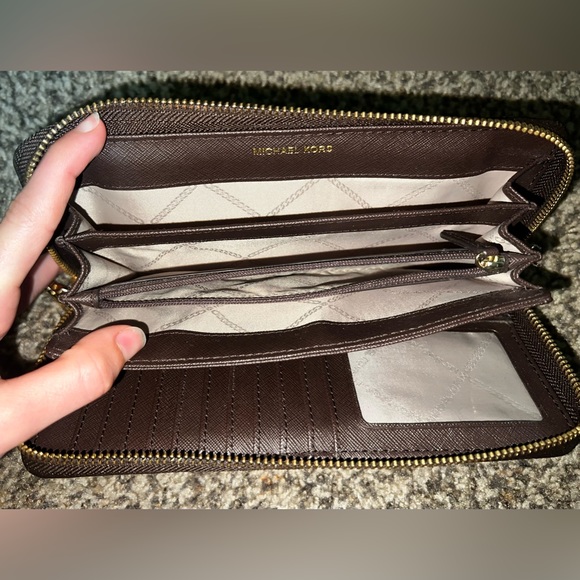 MK wallet *NWOT - Picture 2 of 5